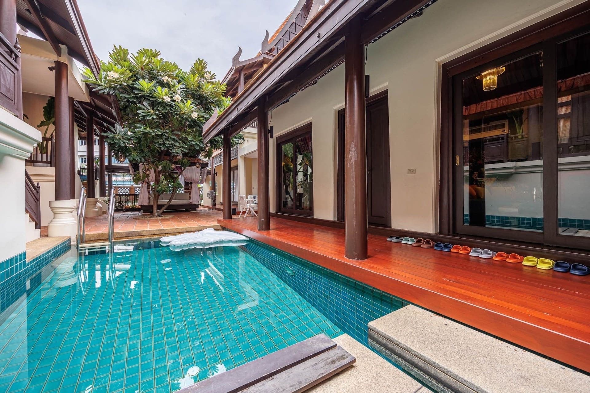 "Siam Courtyard X5" วิลล่าสวนสระว่ายน้ำ 5 ห้องนอนเอกมัย | ทำความสะอาดทุกวัน | ชุดไทยฟรี 9