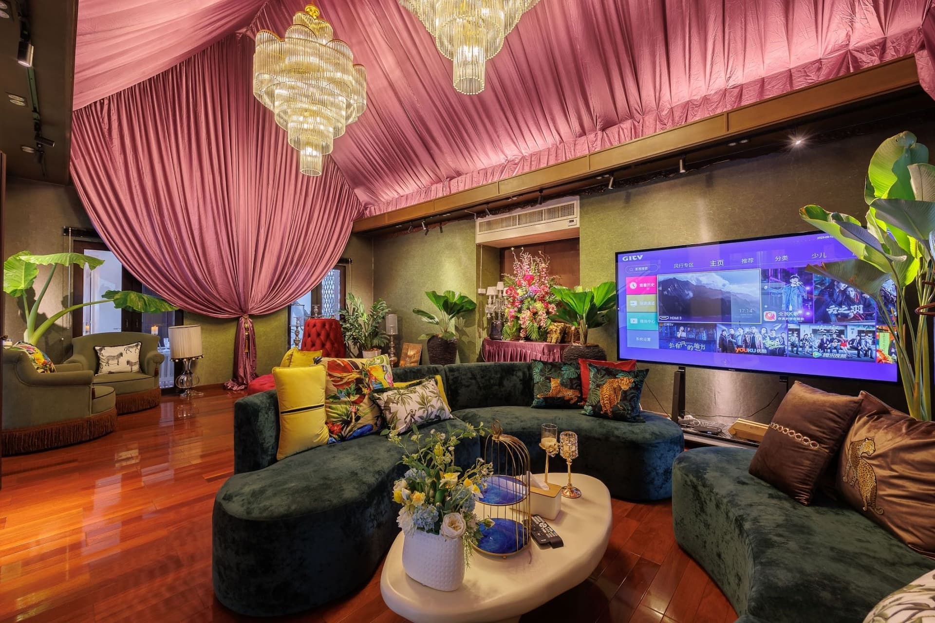 "Siam Courtyard X5" วิลล่าสวนสระว่ายน้ำ 5 ห้องนอนเอกมัย | ทำความสะอาดทุกวัน | ชุดไทยฟรี 10