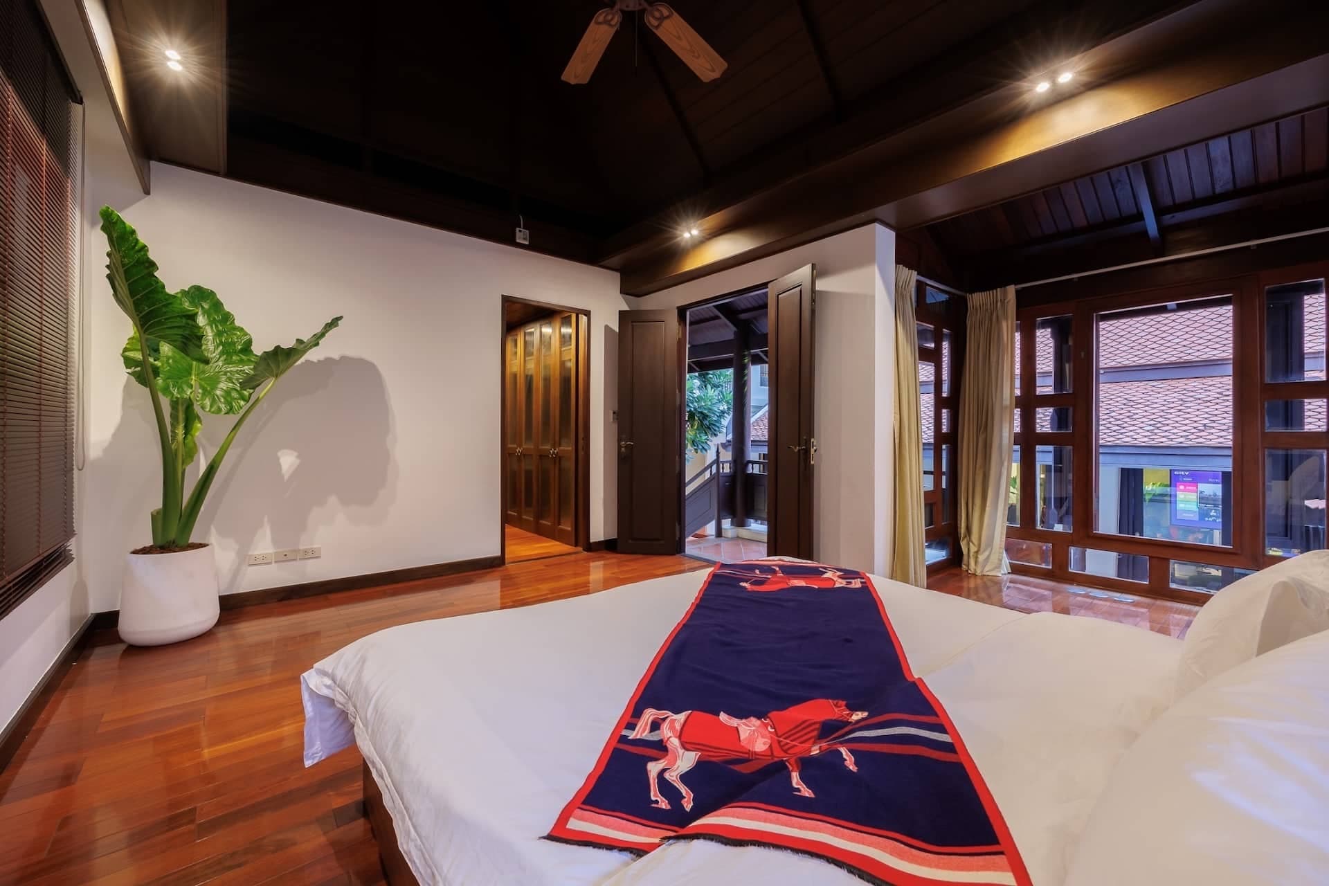 "Siam Courtyard X5" วิลล่าสวนสระว่ายน้ำ 5 ห้องนอนเอกมัย | ทำความสะอาดทุกวัน | ชุดไทยฟรี 25