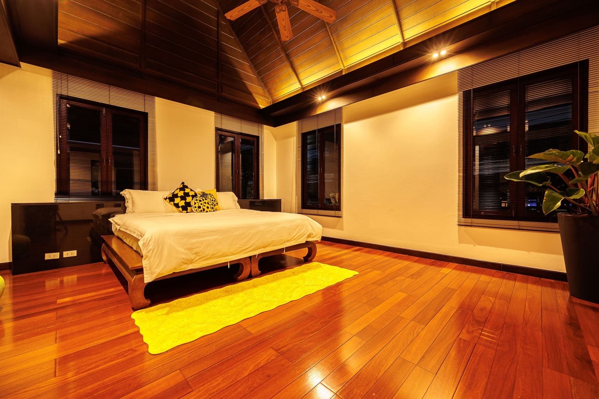 "Siam Courtyard X5" วิลล่าสวนสระว่ายน้ำ 5 ห้องนอนเอกมัย | ทำความสะอาดทุกวัน | ชุดไทยฟรี 39