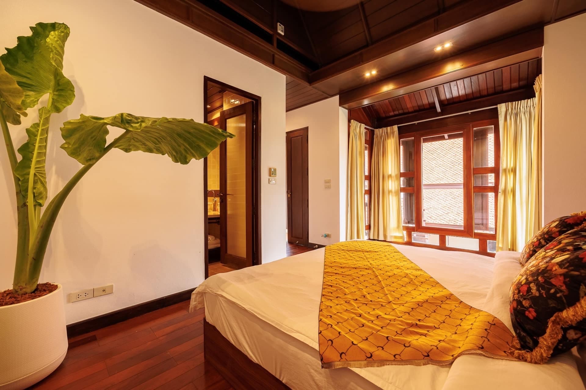 "Siam Courtyard X5" วิลล่าสวนสระว่ายน้ำ 5 ห้องนอนเอกมัย | ทำความสะอาดทุกวัน | ชุดไทยฟรี 46