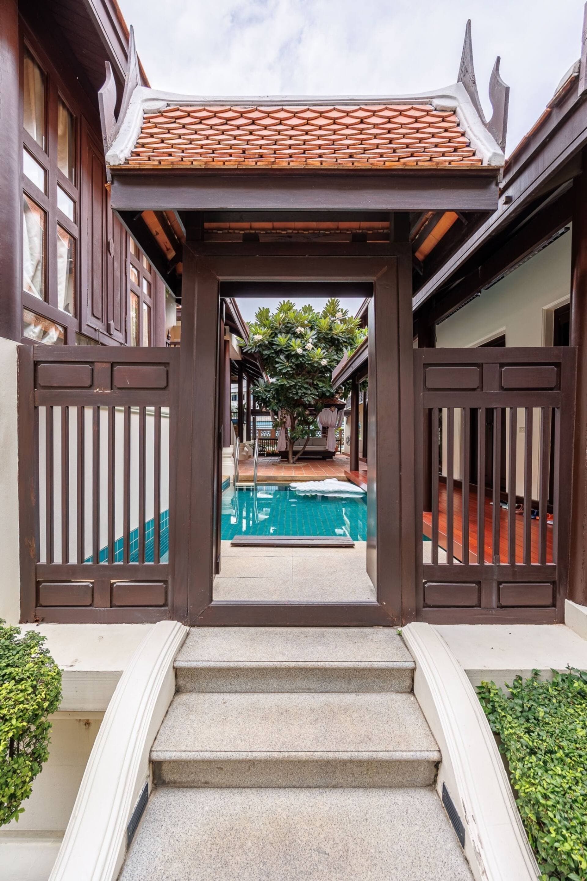 "Siam Courtyard X5" วิลล่าสวนสระว่ายน้ำ 5 ห้องนอนเอกมัย | ทำความสะอาดทุกวัน | ชุดไทยฟรี 49