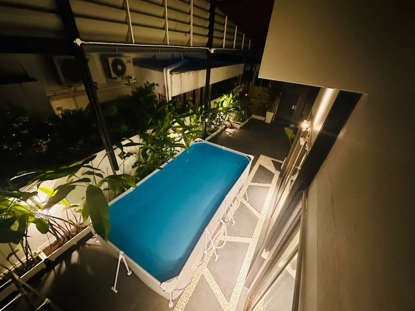 วิลล่าสี่ห้องนอนใจกลางเมืองกรุงเทพฯใกล้ถนนคาวบอย 40