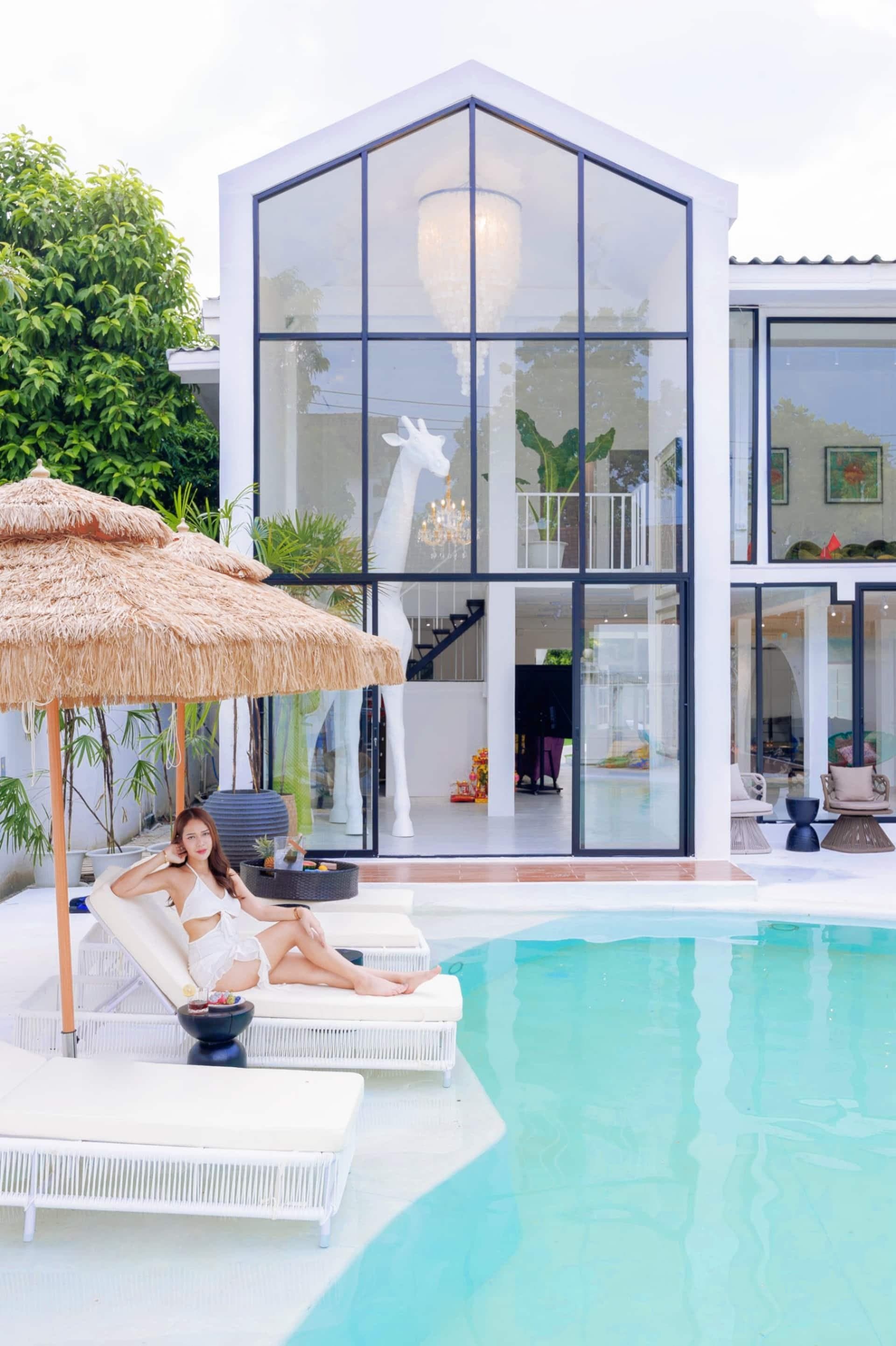 "FIRA" 7-Bedroom Private Pool Villa in Bangkok | Families & Friends | KTV, Pool Table, Golf, BBQ