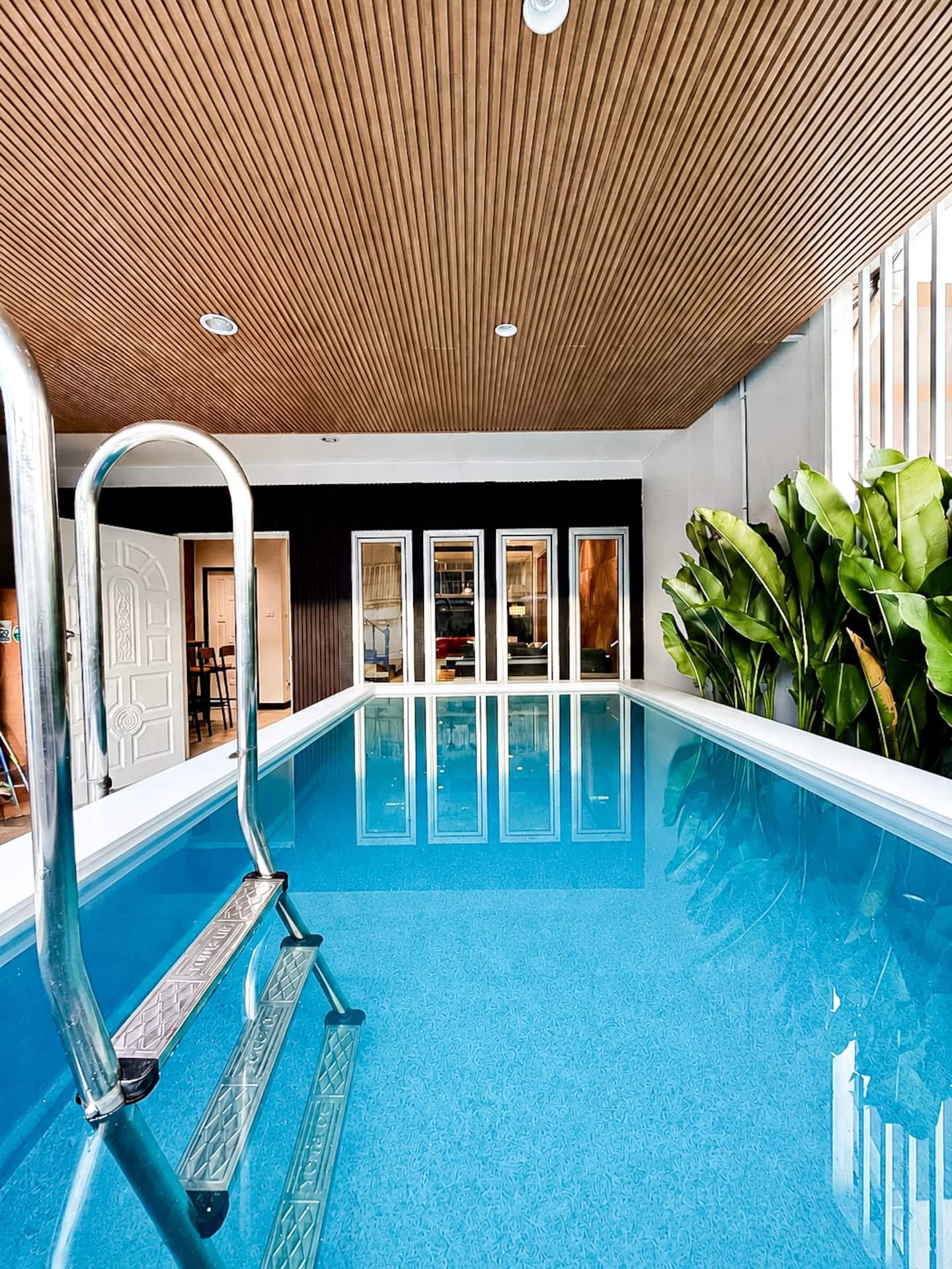 Downtown Bangkok. Thonglo Sukhumvit Pool Villa.4 bedrooms and 4 bathrooms, can accommodate 10 people, new listing with special offer